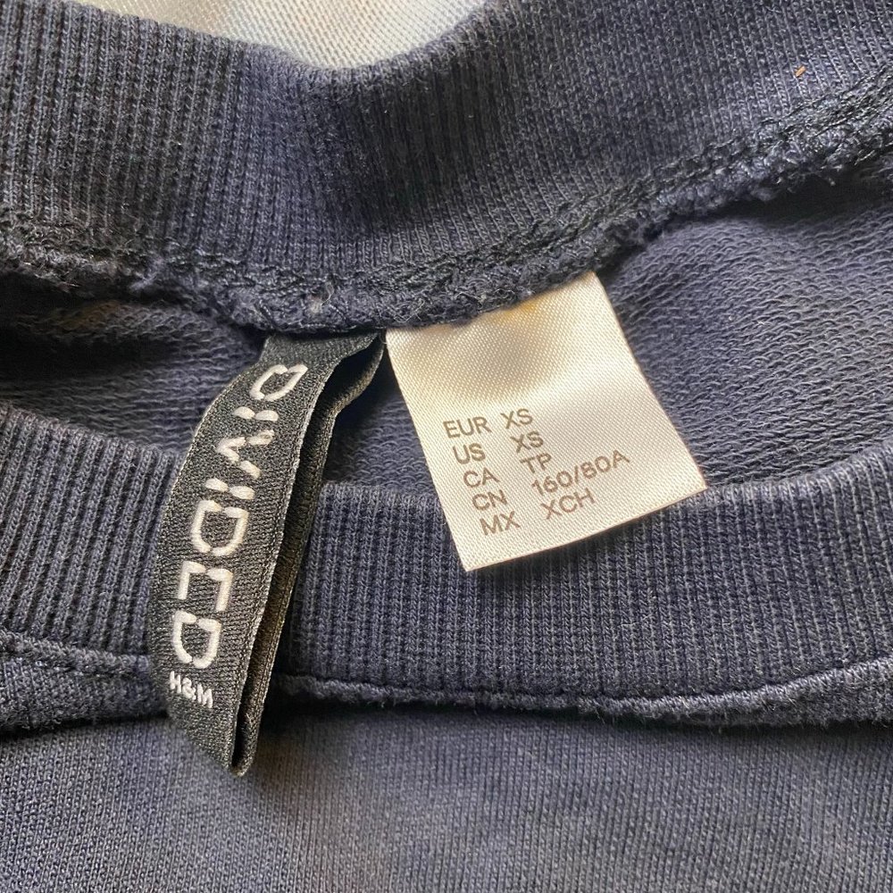 H&M Divided Embroidered Crew Neck Crop Sweatshirt Navy - Picture 4 of 6